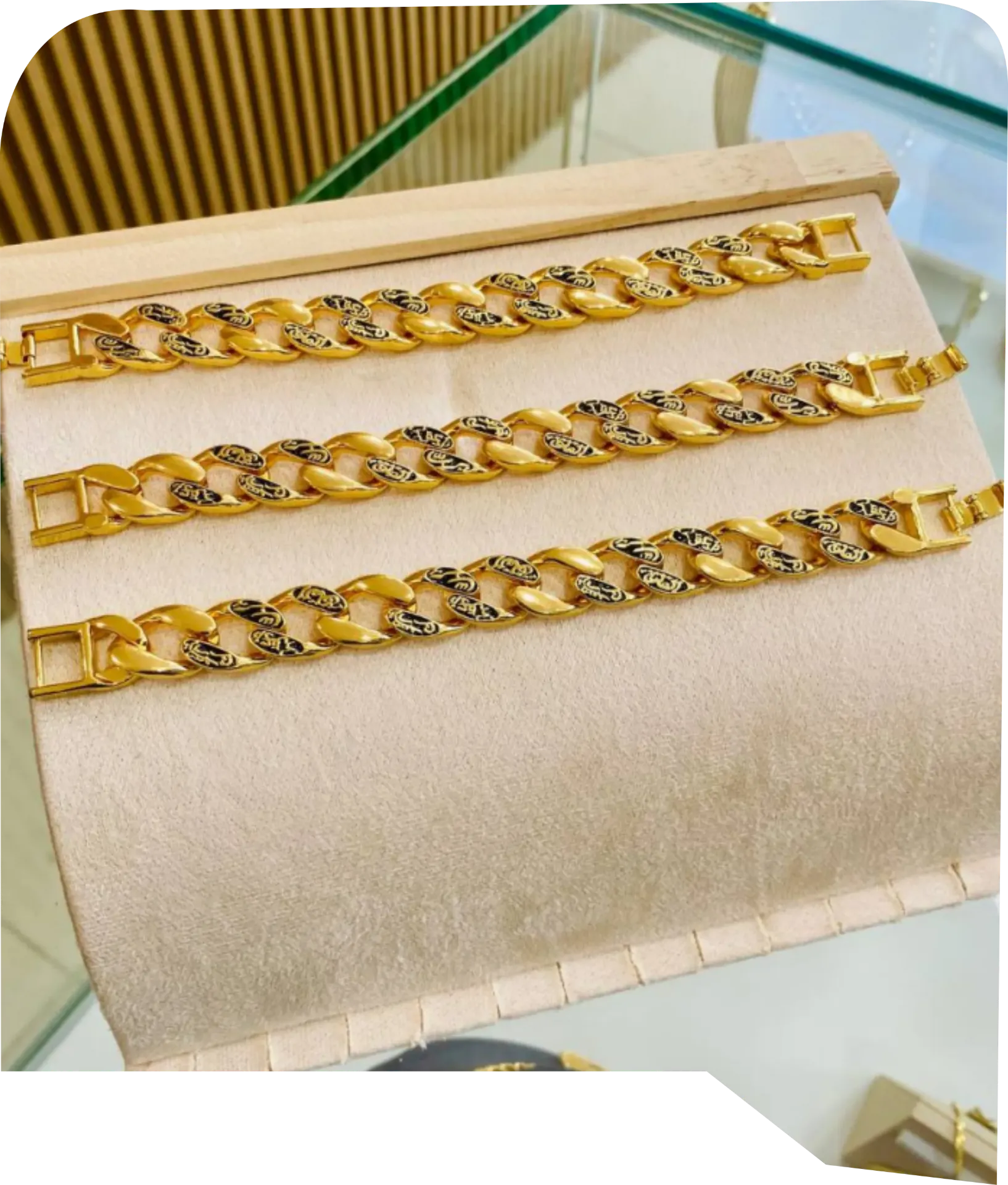 A heavy bracelet with a prayer