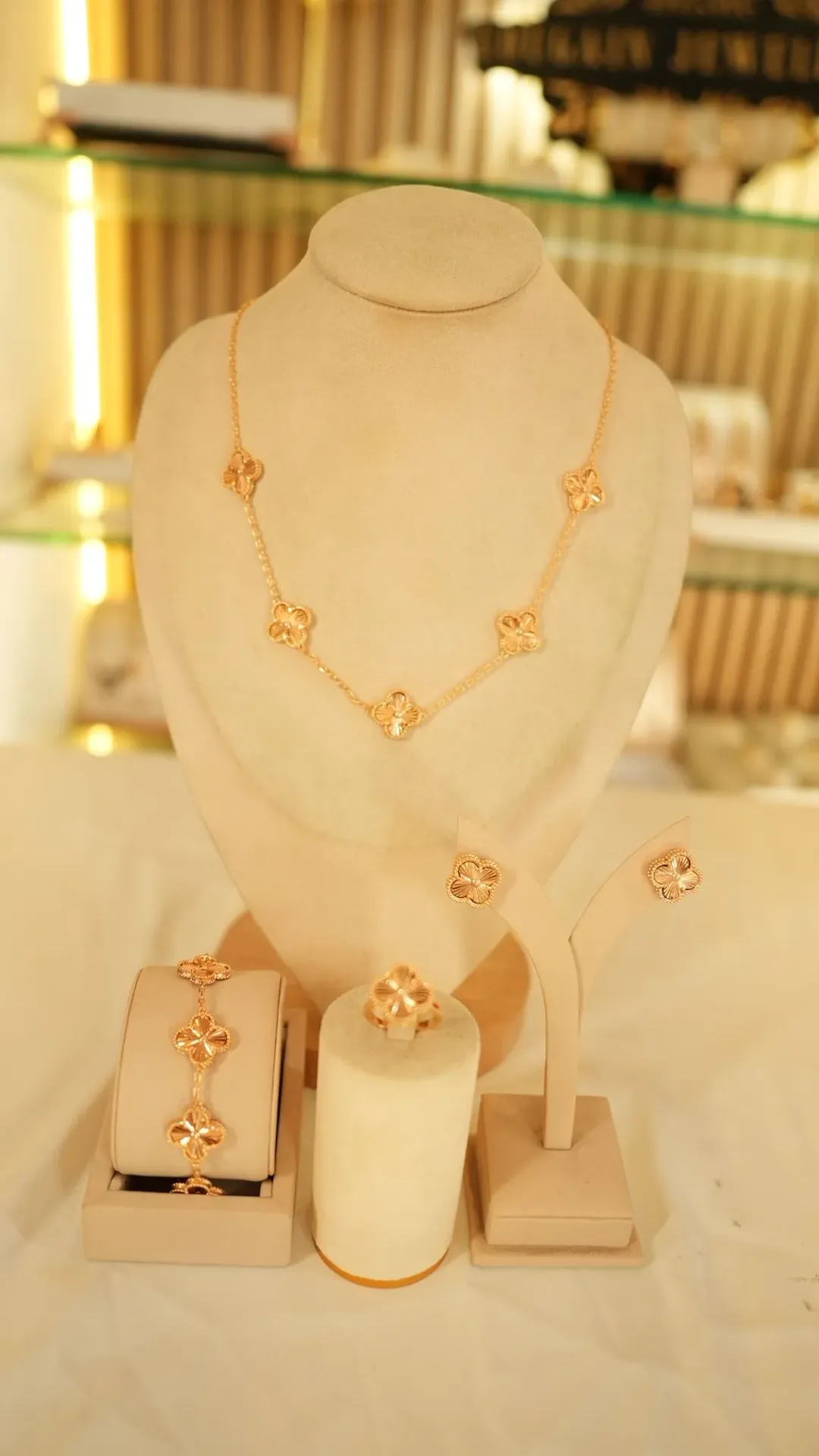 Golden Van Cleef set