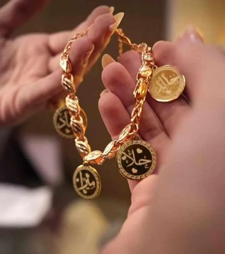 Family bracelet with multiple names