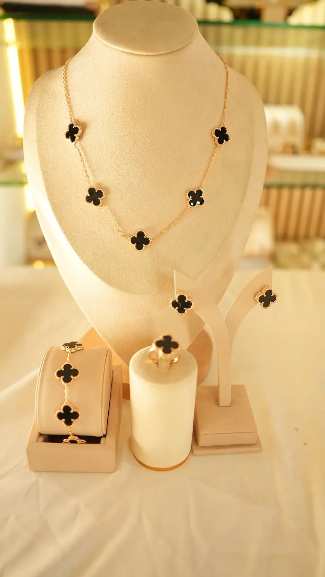 van kleef set with the Black Stone